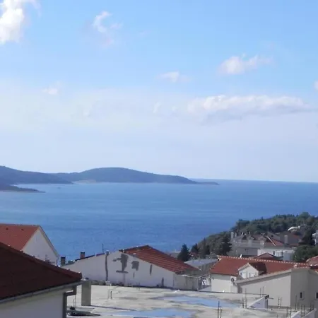 Trogrli - Comfort One-bedroom With Balcony And Sea View Apartment